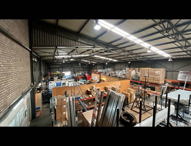 1,535M² WAREHOUSE TO LET IN SPARTAN